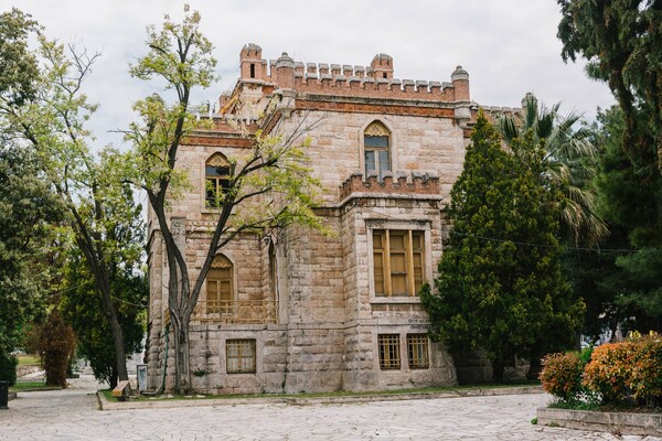 Πέντε νεογοτθικοί πύργοι της Αθήνας που θυμίζουν Κεντρική Ευρώπη