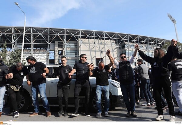 Μέσα σε κλίμα αποθέωσης η άφιξη του ΠΑΟΚ στην Τούμπα