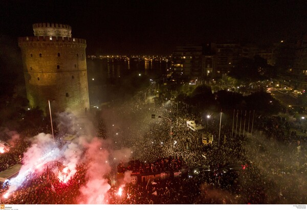 Κάηκε η Θεσσαλονίκη για τον ΠΑΟΚ: Ολονύχτιο πάρτι και αποθέωση για το πρωτάθλημα