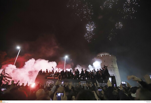 Κάηκε η Θεσσαλονίκη για τον ΠΑΟΚ: Ολονύχτιο πάρτι και αποθέωση για το πρωτάθλημα