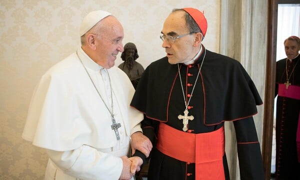 Ο Πάπας δεν έκανε δεκτή την παραίτηση καταδικασμένου καρδινάλιου που αποσιώπησε σεξουαλικά εγκλήματα