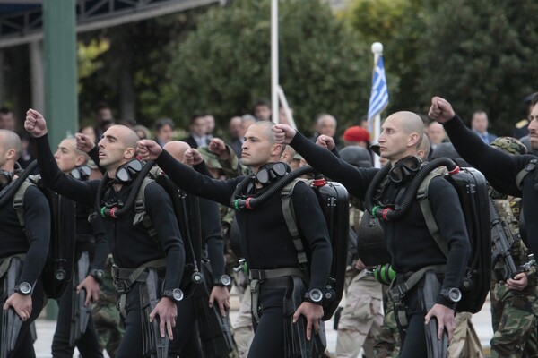 25η Μαρτίου: Φωτογραφίες από τη μεγάλη στρατιωτική παρέλαση της Αθήνας