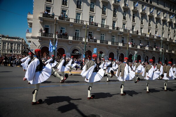 25η Μαρτίου: Φωτογραφίες από τη μεγάλη στρατιωτική παρέλαση της Αθήνας