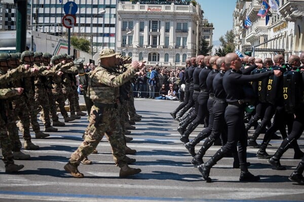 25η Μαρτίου: Φωτογραφίες από τη μεγάλη στρατιωτική παρέλαση της Αθήνας