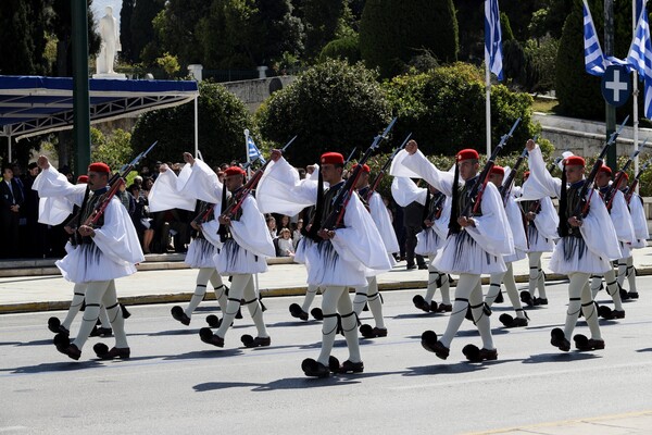 25η Μαρτίου: Φωτογραφίες από τη μεγάλη στρατιωτική παρέλαση της Αθήνας