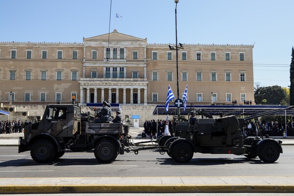 25η Μαρτίου: Φωτογραφίες από τη μεγάλη στρατιωτική παρέλαση της Αθήνας