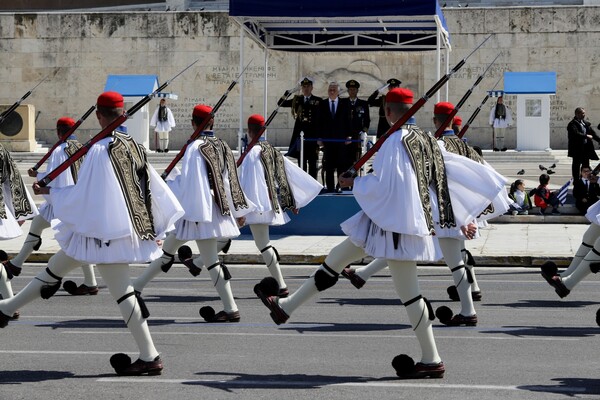 25η Μαρτίου: Φωτογραφίες από τη μεγάλη στρατιωτική παρέλαση της Αθήνας