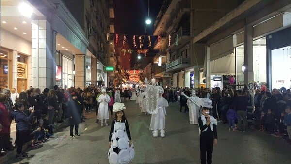 Πρεμιέρα για την ξέφρενη γιορτή του Καρναβαλιού στην Πάτρα- Τα πρώτα άρματα