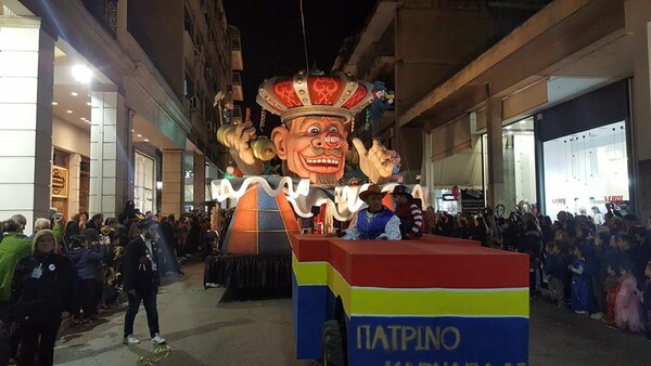Πρεμιέρα για την ξέφρενη γιορτή του Καρναβαλιού στην Πάτρα- Τα πρώτα άρματα