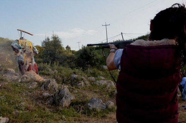 Σε αυτό το ελληνικό χωριό μαζεύονται και πυροβολούν τον Ιούδα
