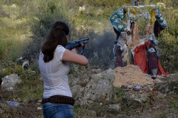 Σε αυτό το ελληνικό χωριό μαζεύονται και πυροβολούν τον Ιούδα