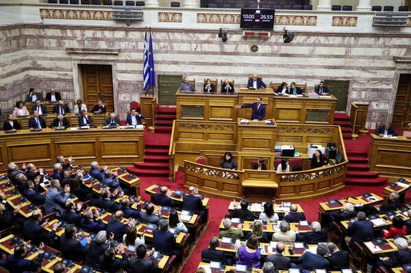 Βουλή: Ψήφος εμπιστοσύνης στην κυβέρνηση από 153 βουλευτές