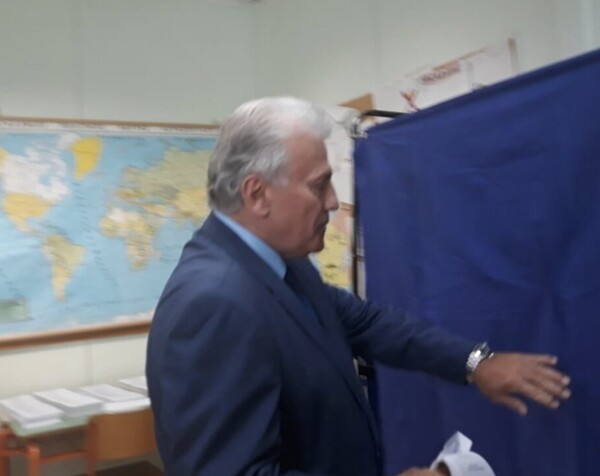 Εκλογές 2019: Ο Παναγιώτης Ψωμιάδης πήγε να ψηφίσει με τον Γιάννη Φλωρινιώτη