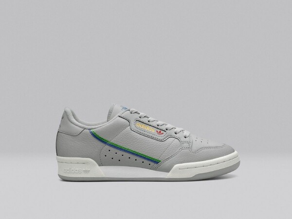 Τι λέει για σένα το χρώμα των sneakers σου;