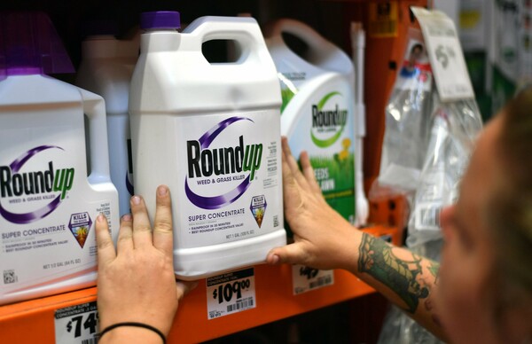 Ξεκίνησε δίκη σταθμός για τη γλυφοσάτη, την Monsanto και τον καρκίνο