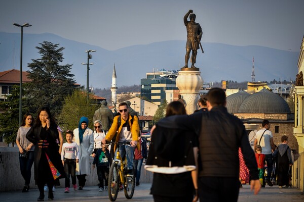 Τι θα γίνει με τα αγάλματα στα Σκόπια - Ο Τσίπρας το ξεκαθάρισε πριν λίγο