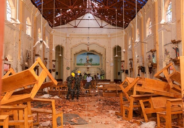 Το Ισλαμικό Κράτος ανέλαβε την ευθύνη για τις επιθέσεις στη Σρι Λάνκα