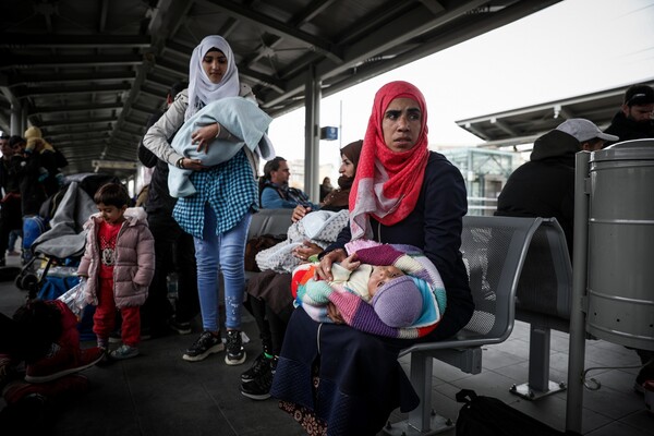 Σταθμός Λαρίσης: Αποχώρησαν και οι τελευταίοι πρόσφυγες