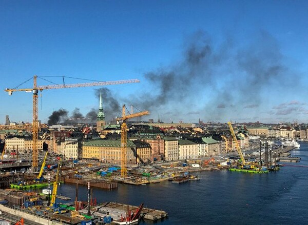 Έκρηξη λεωφορείου στο κέντρο της Στοκχόλμης- Τυλίχθηκε στις φλόγες