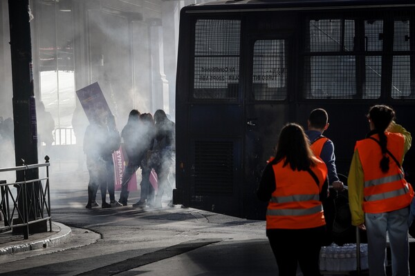 Πεδίο μάχης το Σύνταγμα για τα γυρίσματα της ταινίας «Βorn to be murdered» - Oι πρώτες φωτογραφίες και βίντεο