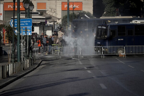 Πεδίο μάχης το Σύνταγμα για τα γυρίσματα της ταινίας «Βorn to be murdered» - Oι πρώτες φωτογραφίες και βίντεο