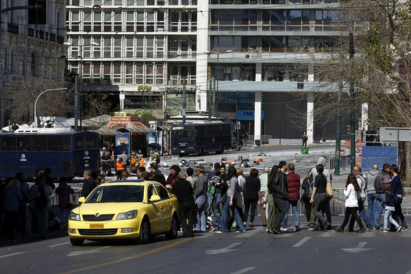 Χόλιγουντ η Αθήνα - Νέες φωτογραφίες από τα γυρίσματα της ταινίας «Born to be murdered» στο Σύνταγμα