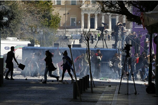 Χόλιγουντ η Αθήνα - Νέες φωτογραφίες από τα γυρίσματα της ταινίας «Born to be murdered» στο Σύνταγμα