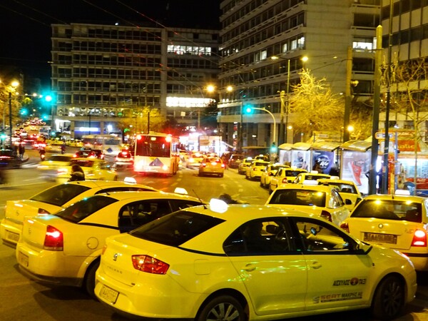 Οδηγός ταξί στην Αθήνα έκλεβε με πέντε τρόπους τους πελάτες του