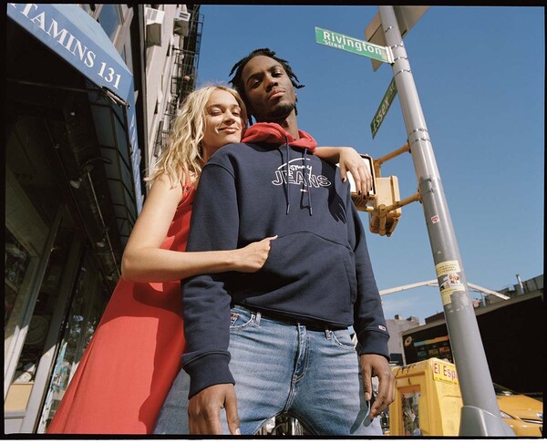Η νέα καμπάνια Tommy Jeans μας συστήνει τα νέα ονόματα στη μουσική!