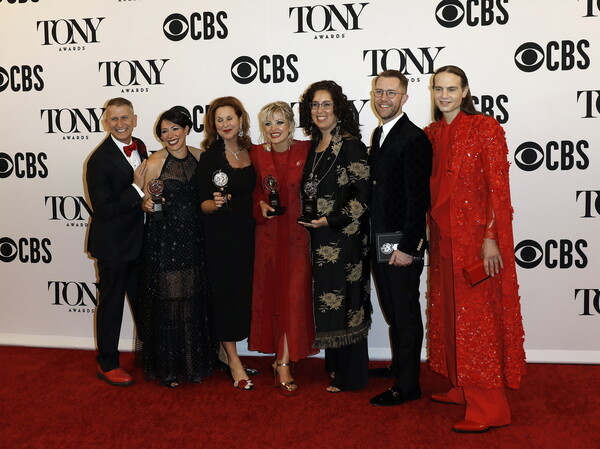 Tony Awards: Οι νικητές,το κόκκινο χαλί και η πρώτη ηθοποιός με αναπηρικό αμαξίδιο