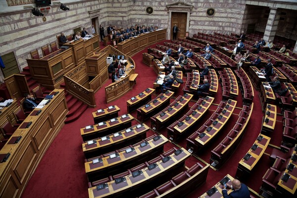 Ψηφίστηκε η τροπολογία για το αφορολόγητο - Κλείνει η Βουλή