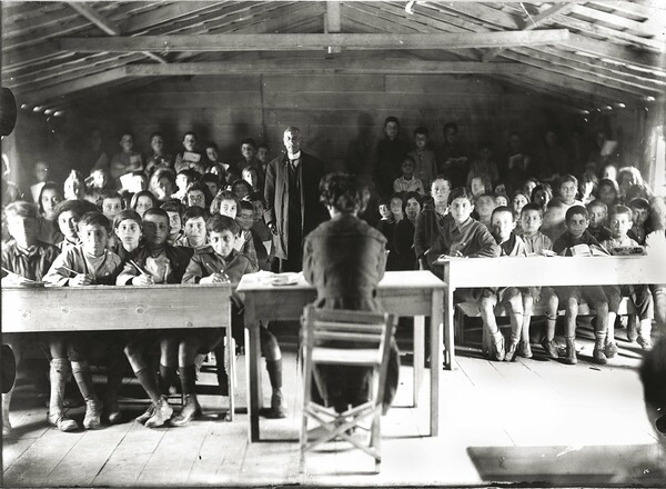 Μύθοι και αλήθειες για τους πρόσφυγες του 1922