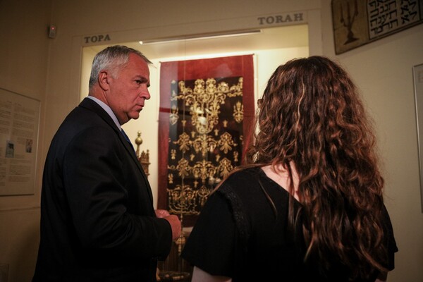 Ο Βορίδης στο Εβραϊκό Μουσείο «Ζητάω συγγνώμη από τον εβραϊκό λαό για όσα είπα στο παρελθόν»