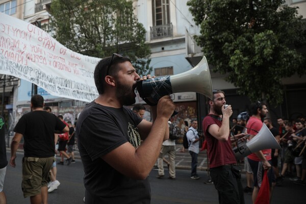 Πορεία διαμαρτυρίας στο κέντρο της Αθήνας για το άσυλο στα Πανεπιστήμια