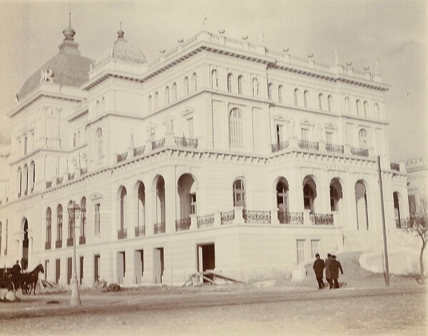 To ξενοδοχείο Ακταίον στο Νέο Φάληρο λίγο πριν ανοίξει τις πόρτες του το 1903