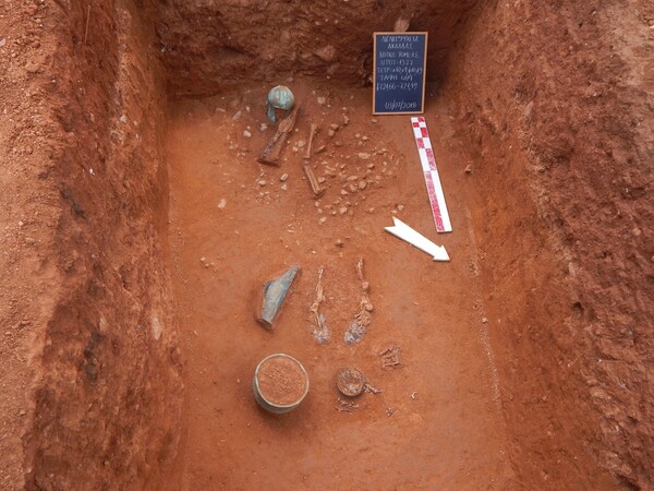 Αρχαιολόγοι ανακάλυψαν εντυπωσιακά ταφικά ευρήματα στην Αχλάδα Φλώρινας