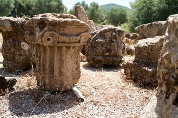 Ένα καυτό μεσημέρι στα ερείπια της Aρχαίας Μεσσήνης