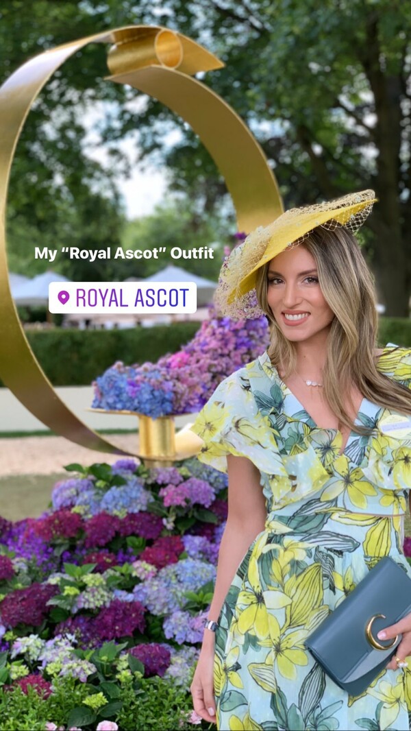 Η Αθηνά Οικονομάκου βρίσκεται στις βασιλικές ιπποδρομίες του Άσκοτ και ποστάρει στο Instagram