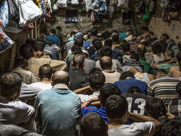 Κελιά-αποθήκες για χιλιάδες εφήβους στο Ιράκ