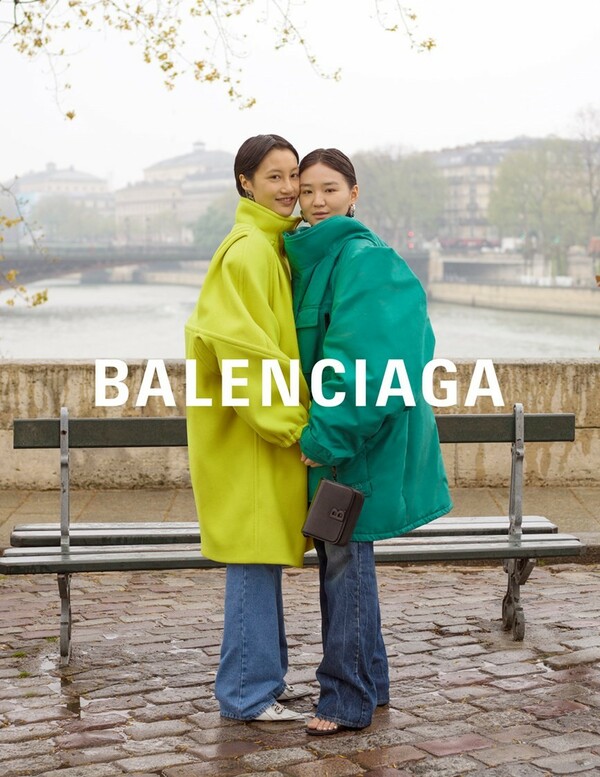 Στη νέα καμπάνια του οίκου Balenciaga πρωταγωνιστούν αληθινά ζευγάρια