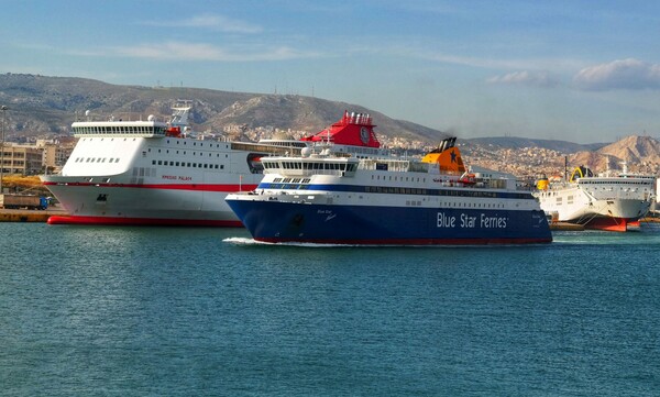 Πλοίο με 1.365 επιβάτες επιστρέφει στον Πειραιά λόγω βλάβης