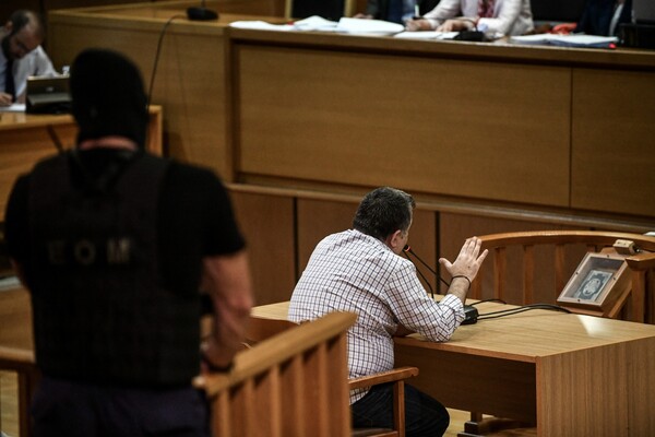 Δίκη Χρυσής Αυγής: Απολογείται ο Ρουπακιάς, ο δολοφόνος του Παύλου Φύσσα - Το αδιαχώρητο στο Εφετείο