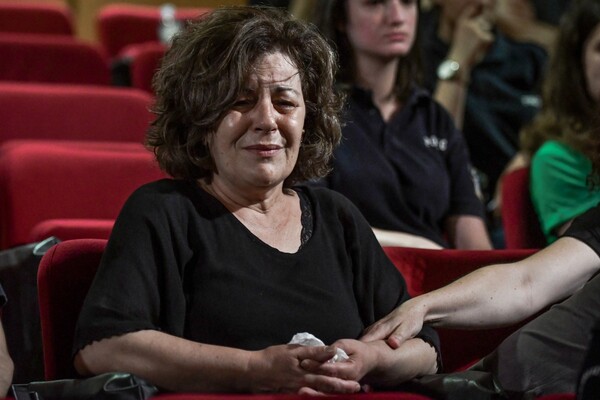 Δίκη Χρυσής Αυγής: Κατέρρευσε η Μάγδα Φύσσα όταν πέρασε από δίπλα της ο Ρουπακιάς