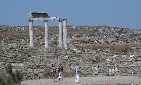 Σε «ανοιχτό μουσείο» μετατρέπεται η Δήλος - Έργα αναστήλωσης 4,5 εκατ. ευρώ στο νησί του Απόλλωνα