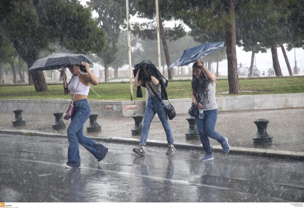 ΕΜΥ - Έκτακτο δελτίο: Επιδείνωση του καιρού με καταιγίδες και χαλάζι στη Βόρεια Ελλάδα