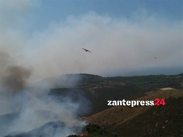 Ανεξέλεγκτη η φωτιά στη Ζάκυνθο - Εκκενώνονται σπίτια στο χωριό Κερί