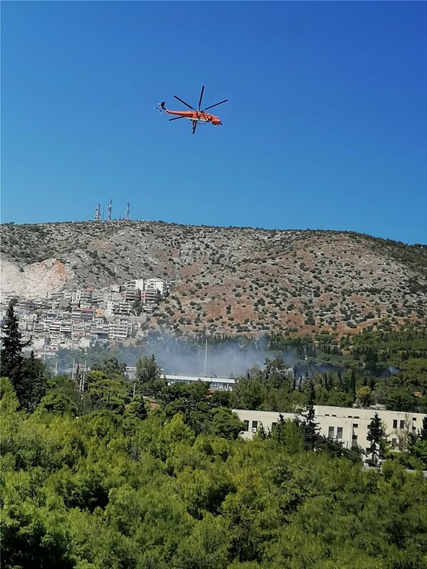 Φωτιά στο δάσος Χαϊδαρίου: Ενισχύθηκαν οι δυνάμεις της πυροσβεστικής