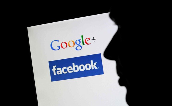 Wall Street Journal: Εισαγγελείς βάζουν στο στόχαστρο Facebook και Google για θέματα ανταγωνισμού