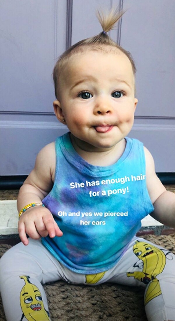 Η Χίλαρι Νταφ τρύπησε τα αυτιά της 8 μηνών κόρης της και την κατηγορούν για «κακοποίηση»