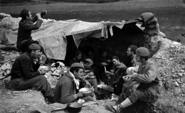 Ανακαλύφθηκε το φωτογραφικό αρχείο της Κάτι Χόρνα, μία απο τις σημαντικότερες μαρτυρίες για τον Ισπανικό Εμφύλιο